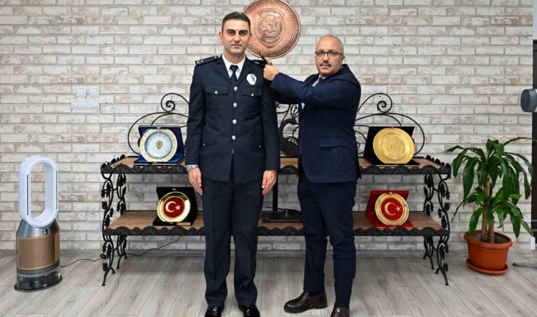 Bolu’da Başkomiserlikten Emniyet Amirliği rütbesine yükselen polis memurlarının yeni unvanları,