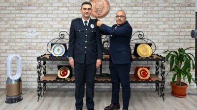Bolu’da Başkomiserlikten Emniyet Amirliği rütbesine yükselen polis memurlarının yeni unvanları,