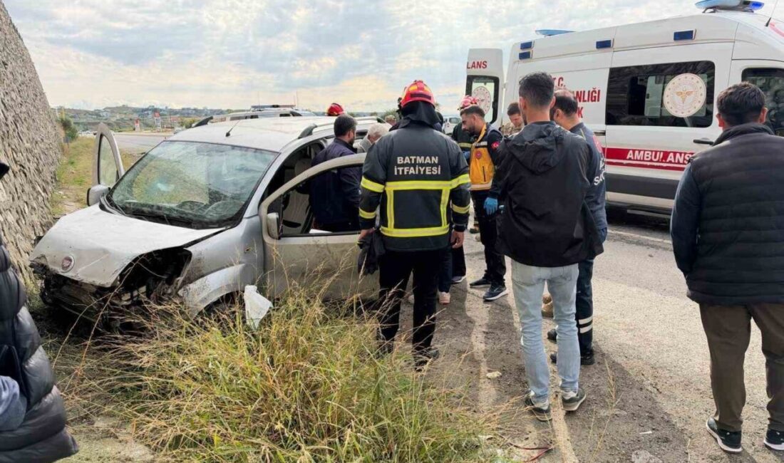 Batman’ın Kozluk ilçesinde bir aracın duvara çarpması sonucu meydana gelen