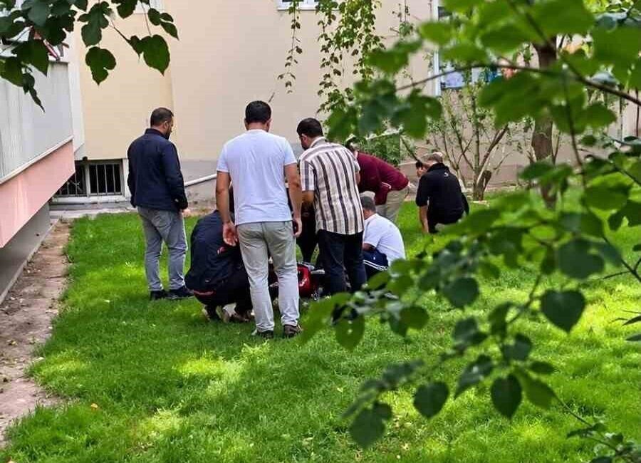 Batman’ın Kültür Mahallesi’nde 5 katlı bir binanın ikinci katından düşen