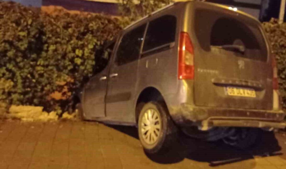 Batman’da otomobille çarpışan hafif ticari araç, kontrolden çıkarak bir evin