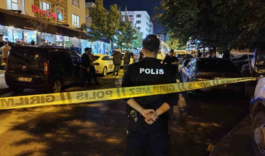 Batman ilinde, motosiklet kullanan kar maskeli 2 kişi, bir restorana