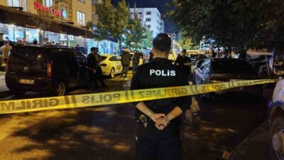 Batman ilinde, motosiklet kullanan kar maskeli 2 kişi, bir restorana
