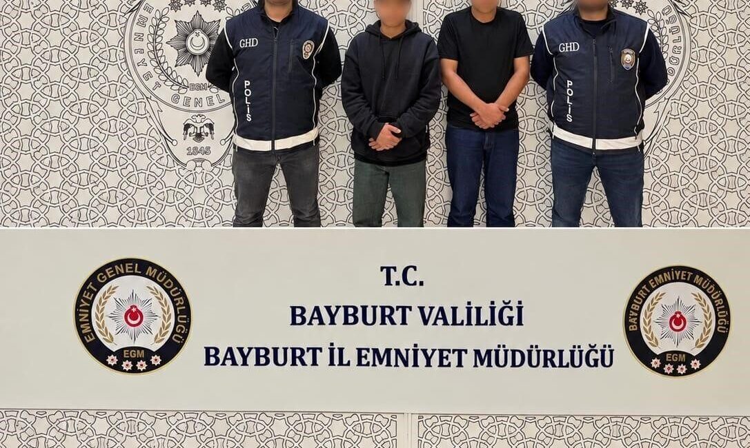 Bayburt’ta yürütülen göçmen kaçakçılığı operasyonu kapsamında gerçekleşen çalışmalarda 2 düzensiz