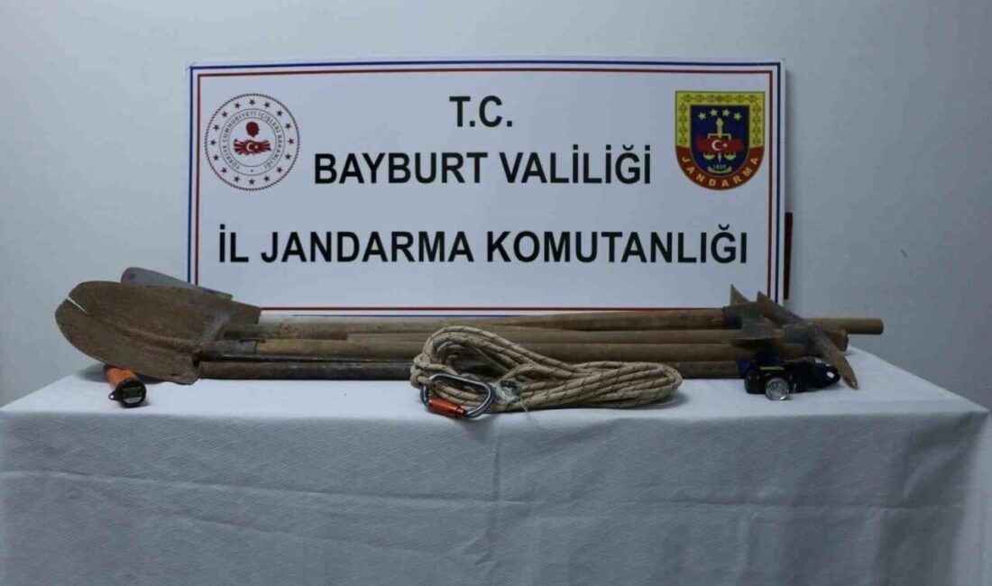 Bayburt’un Aşağıçimağıl köyünde, 6 kişinin izinsiz kazı yaparken jandarma ekipleri