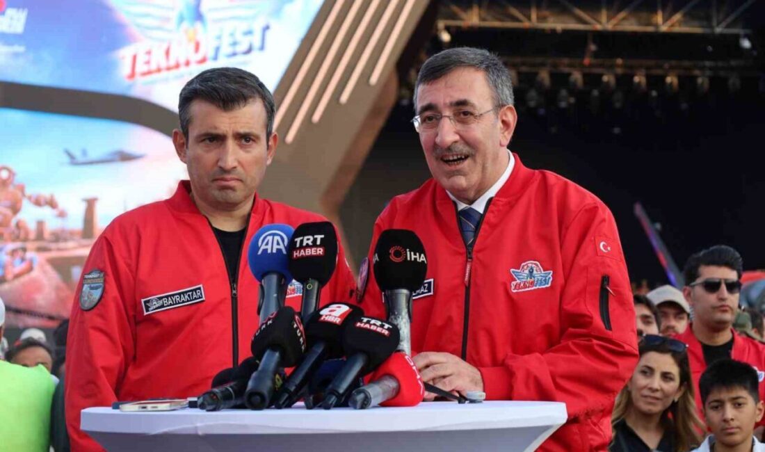 Cumhurbaşkanı Yardımcısı Cevdet Yılmaz, gençlerin Türkiye’nin yanı sıra dünyanın da