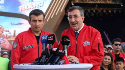 Cumhurbaşkanı Yardımcısı Cevdet Yılmaz, gençlerin Türkiye’nin yanı sıra dünyanın da