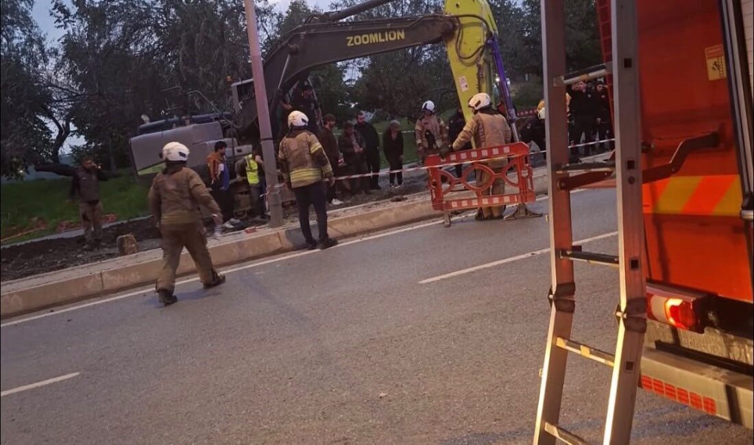Bayrampaşa’da çalışma sırasında yol çöktü. Göçük altında kalanları olduğu iddia