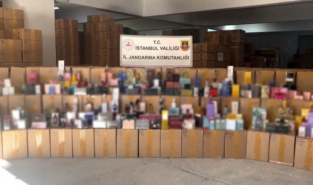 İstanbul’un Bayrampaşa ilçesinde jandarma ekipleri, sahte parfüm üretimi yapılan 2