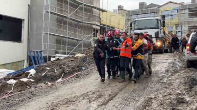 İstanbul’un Beykoz ilçesinde, şiddetli yağış sonrası bir okul inşaatında su
