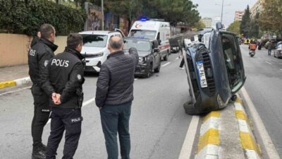 Beylikdüzü’nde cadde üzerinde iki aracın çarpışması sonucu bir araç yan