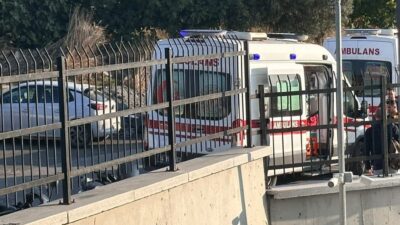 Beylikdüzü ilçesinde bir sürücü, okula giden 2 öğrenciye çarptıktan sonra