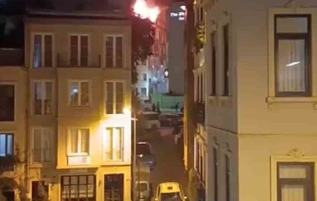 Taksim’in Beyoğlu bölgesindeki bir 6 katlı binanın çatı katında başlayan