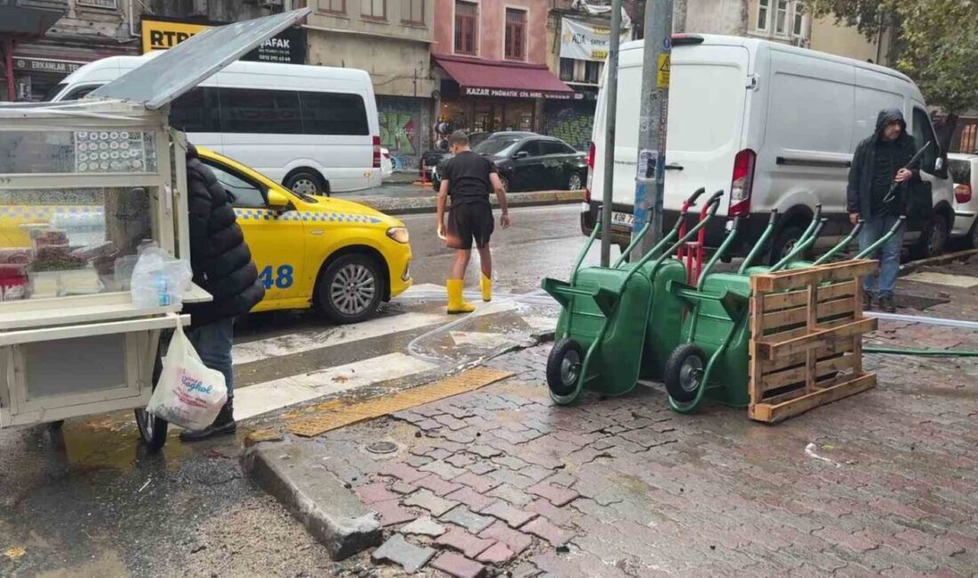 İstanbul’un Beyoğlu ilçesinde meydana gelen yoğun yağışlar nedeniyle su baskınları