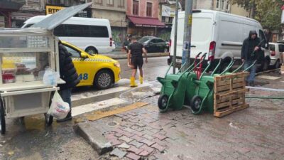 İstanbul’un Beyoğlu ilçesinde meydana gelen yoğun yağışlar nedeniyle su baskınları