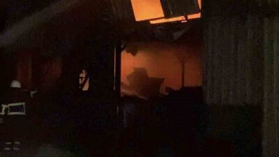Biga ilçesindeki bir hurda dükkanında çıkan yangın, dün gece saat