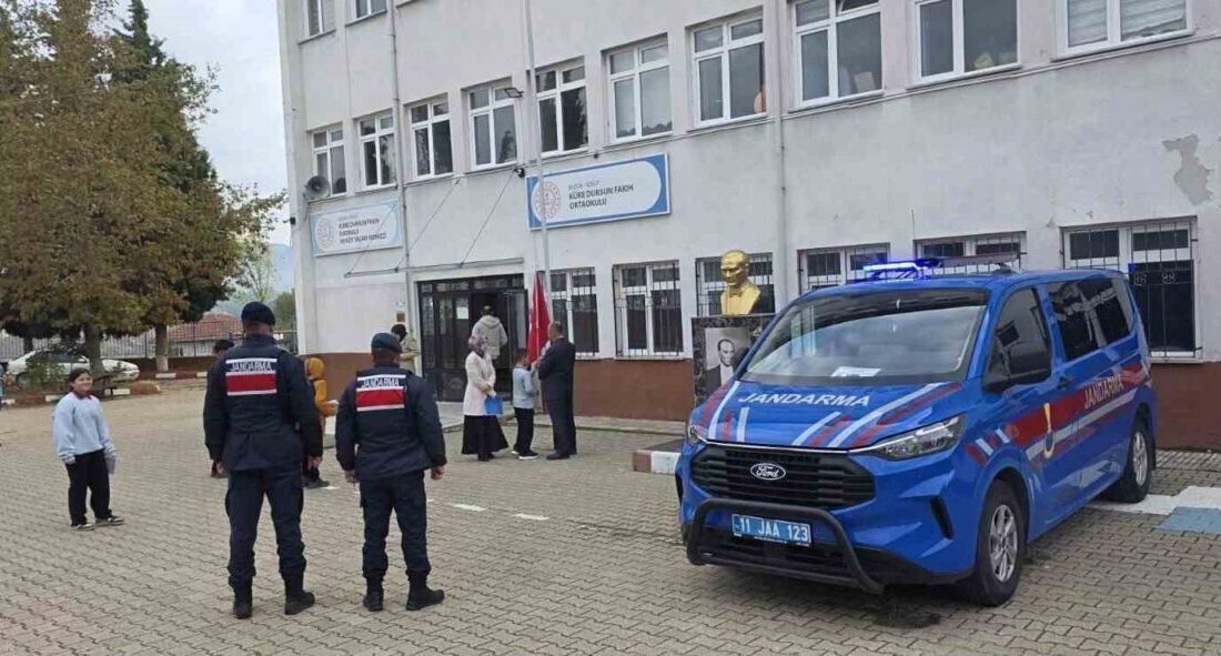 Bilecik ilinde, Jandarma ekipleri tarafından 20 okulun çevresinde yapılan denetimler