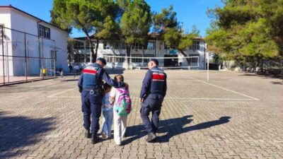 Bilecik ilinde, Jandarma ekipleri tarafından 20 okulun etrafı denetlendi. Bilecik