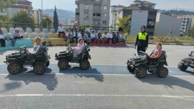 Bilecik’te 23 öğrenciye uygulamalı trafik eğitimi verildi. Bilecik İl Emniyet