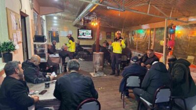 Bilecik’in Pazaryeri ilçesinde 25 traktör sürücüsüne trafik eğitimi verildi. Pazaryeri