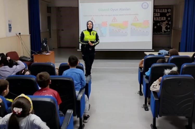 Bilecik’te 90 öğrenciye ‘Trafik Güvenliği Eğitimi’ verildi. Bilecik’te “Birlikte Güvenli