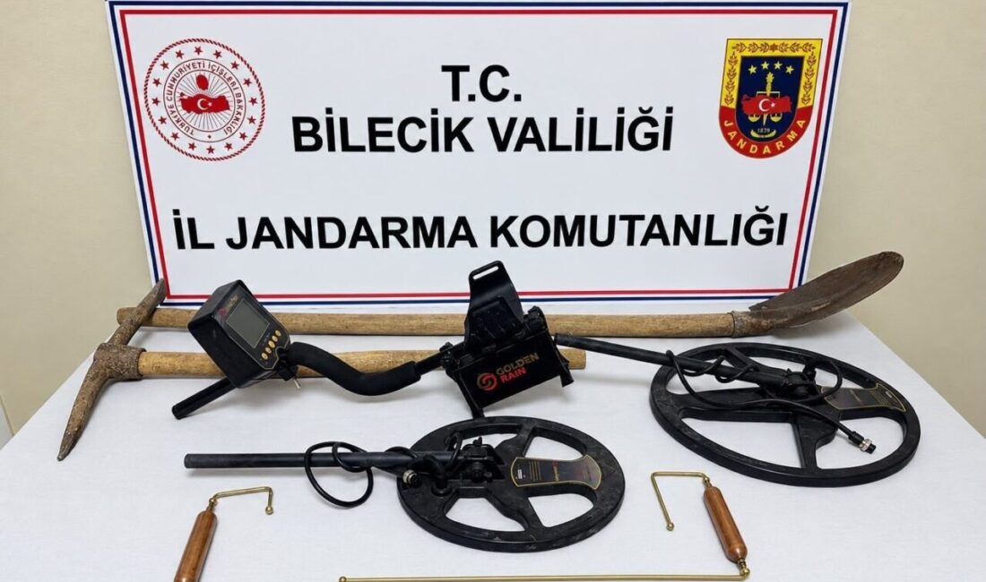Gölpazarı ilçesinde define aramaya kalkışan 2 şüpheli, jandarma tarafından yakalandı.