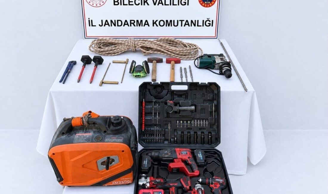Gölpazarı ilçesinde define aramakla suçlanan 5 kişi suçüstü yakalandı. Olay,