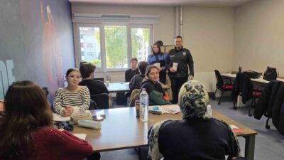 Bozüyük ilçesindeki öğrencilere, Kadın Acil Destek (KADES) hattı ve dolandırıcılık