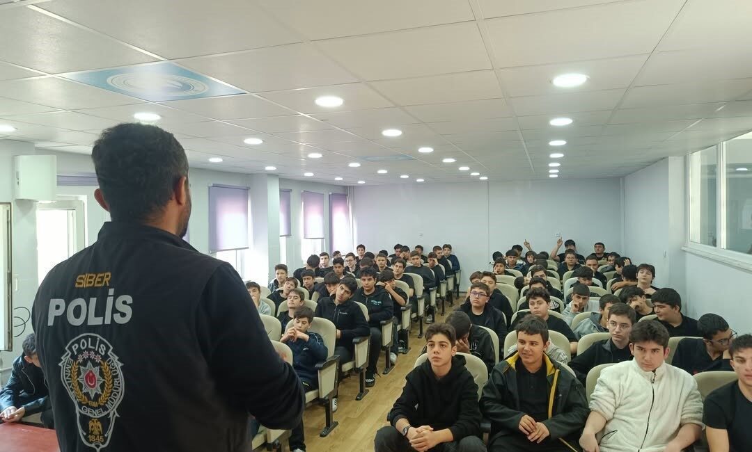 Bilecik’te polis ekipleri tarafından okul saldırıları ve siber zorbalık ele