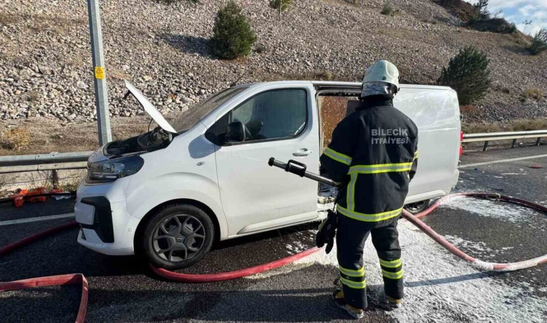 Bilecik’te seyir halindeki ticari bir araç yangın çıkardı. Olay, Bilecik-Sakarya