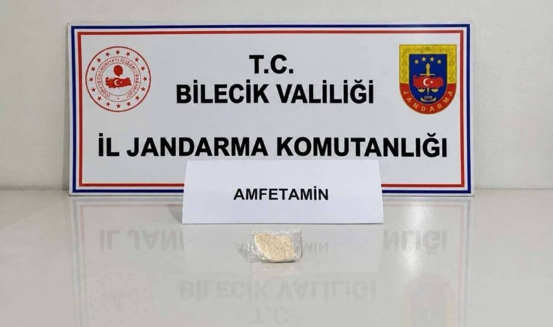 Yenipazar ilçesinde Jandarma ekipleri tarafından durdurulan bir araçtan uyuşturucu madde
