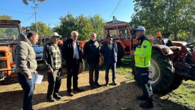 Bilecik’te, jandarma ekipleri tarafından traktör sürücülerine trafik kurallarıyla ilgili bilgilendirme