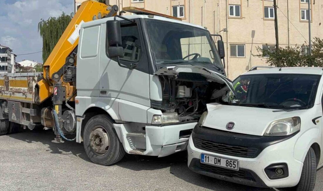 Bilecik’te, Bir vinçle hafif ticari aracın çarpışması sonucu meydana gelen