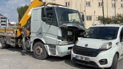 Bilecik’te, Bir vinçle hafif ticari aracın çarpışması sonucu meydana gelen