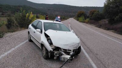 Bilecik’in Gölpazarı ilçesinde yağmur nedeniyle kayganlaşan yolda meydana gelen trafik