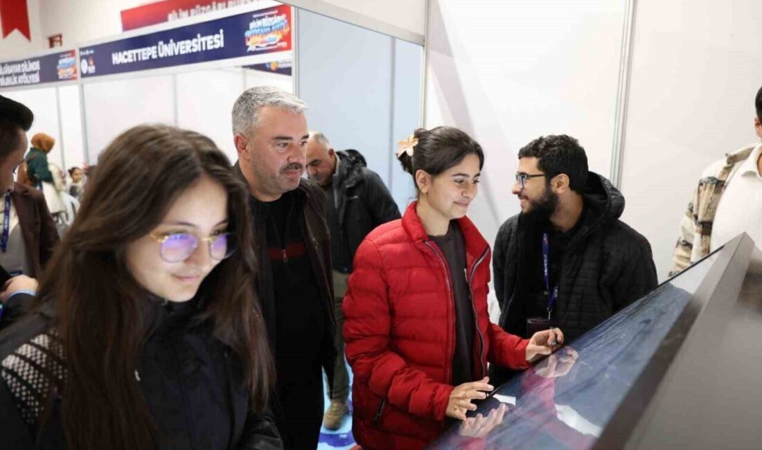 Pursaklar Belediyesi, 3. kez düzenlenen Bilim Şenliği’nde çocukları ve gençleri;