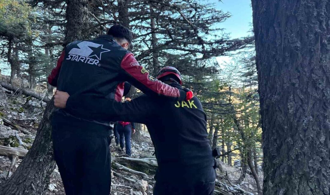 Antalya’nın Konyaaltı ilçesinde, 1835 metre yükseklikteki Sarp Katran Zirvesi’nde tırmanış