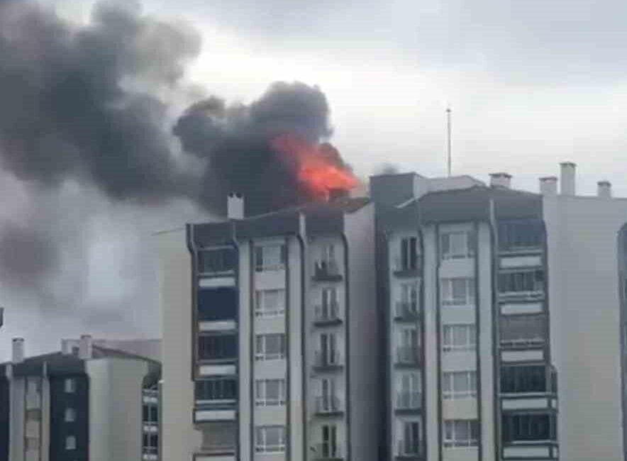 Lüleburgaz ilçesinde bir apartmanın çatısında yangın meydana geldi. Yangın, çevrede