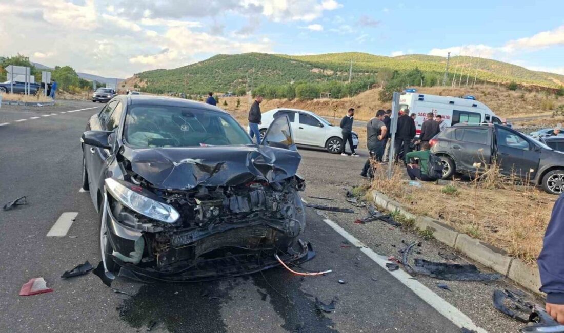 Bingöl ilinde meydana gelen bir trafik kazasında, iki otomobilin çarpışması