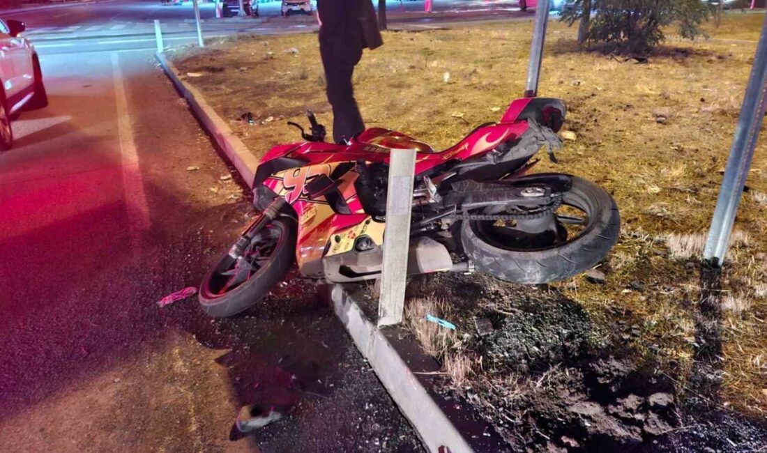 Bingöl ilinde meydana gelen trafik kazasında otomobil ile motosikletin çarpışması