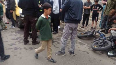 Bingöl’de, ticari bir taksinin bisiklete çarpması sonucu meydana gelen trafik