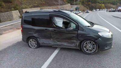 Bingöl’de meydana gelen trafik kazasında, otomobil ile hafif ticari aracın