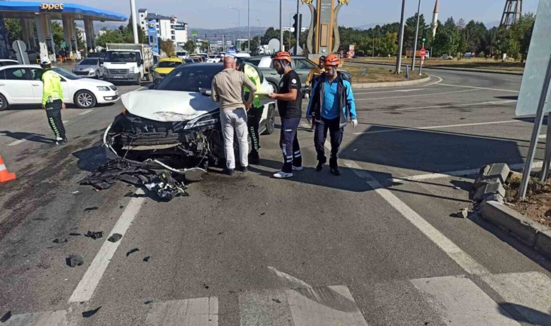 Bingöl ilinde Gündoğdu Kavşağı’nda meydana gelen trafik kazasında 5 kişi