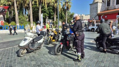 Bodrum ilçesinde polis ekipleri tarafından motosiklet sürücülerine yönelik gerçekleştirilen denetimde,