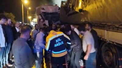 Bitlis-Baykan kara yolunda meydana gelen trafik kazasında, iki tırın çarpışması