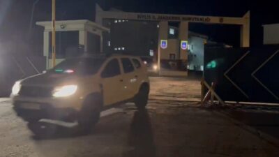 Bitlis’in Rahva bölgesinde Üçyol mevkisinde durdurulan bir otomobil ile ticari