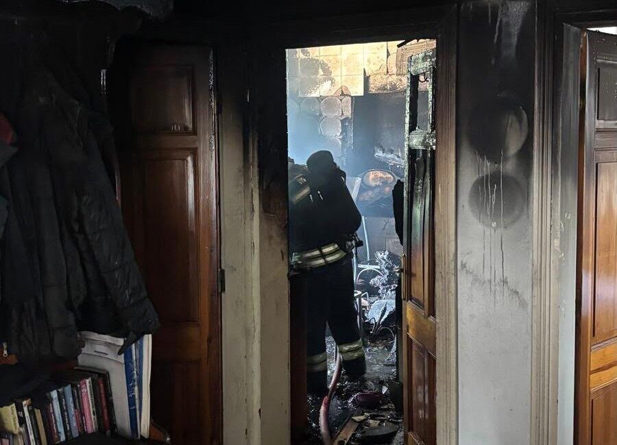 Muğla’nın Bodrum ilçesinde bir evde meydana gelen yangın, itfaiye ekiplerinin