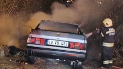 Bodrum ilçesinde meydana gelen tek taraflı trafik kazasında bir aracın