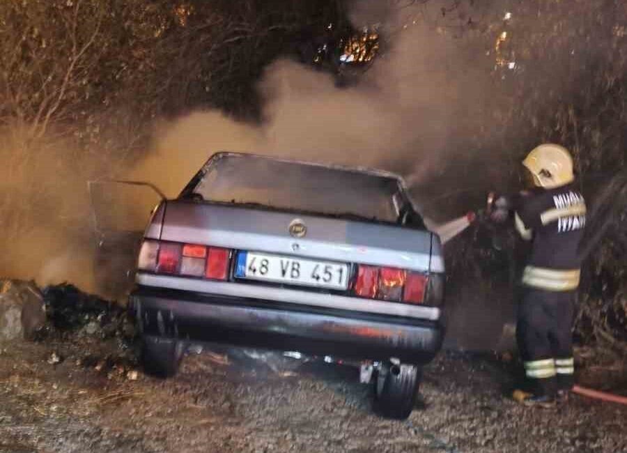 Bodrum ilçesinde meydana gelen tek taraflı trafik kazasında bir aracın