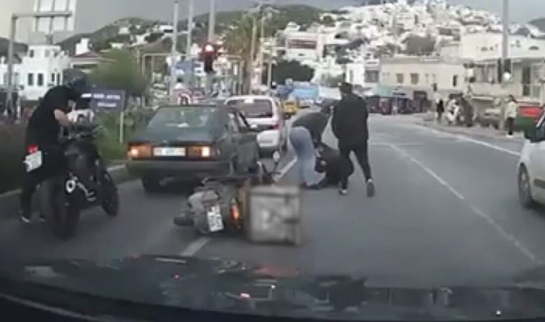 Muğla’nın Bodrum ilçesinde trafikte tartıştıkları kuryeyi yol ortasında darbeden iki